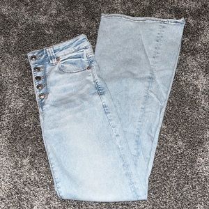 Light American Eagle Flared Jeans